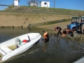 img_4114-andrew-and-alan-boat-onto-trailer